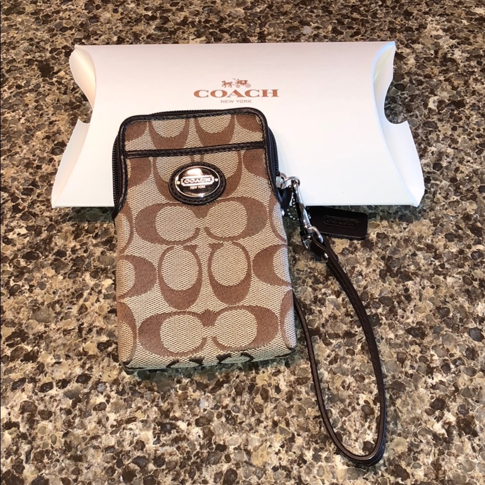 Coach wristlet wallet